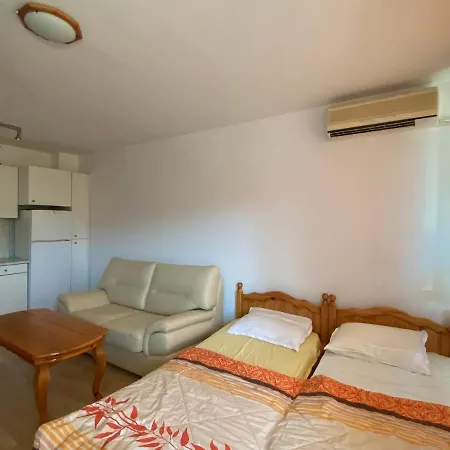 Sea View 11 *